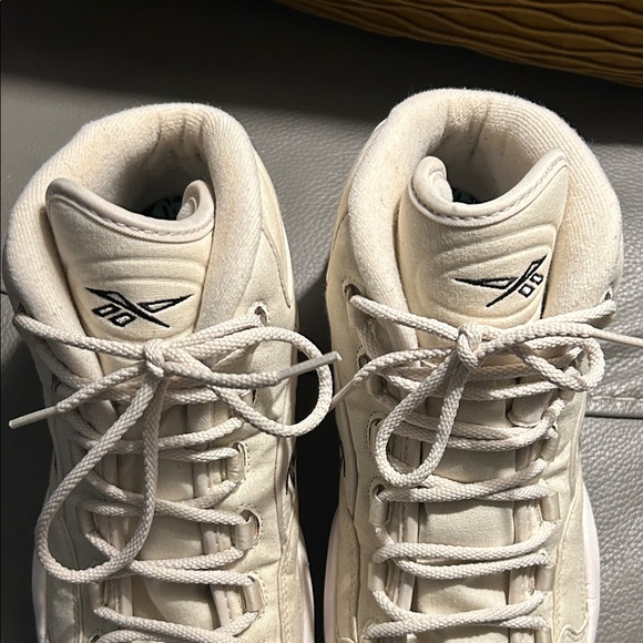 Reebok Question Mid "Boktober" athletic shoe, size 11. EUC - Picture 3 of 8